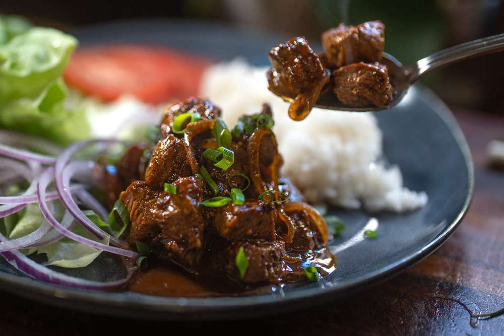 Le Lok Lak est un plat de bœuf mariné